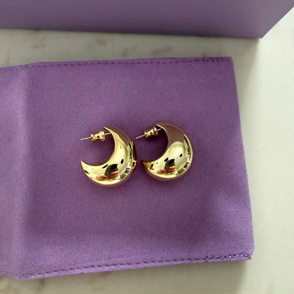 Melinda Maria “She’s So Smooth” Teardrop Hoops